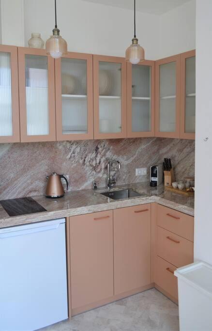 Luxury Apartment With A Balcony And View In Riga Old Town エクステリア 写真