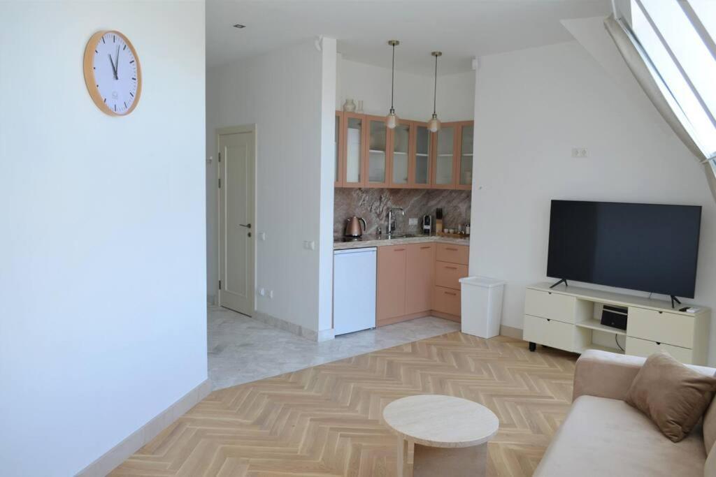 Luxury Apartment With A Balcony And View In Riga Old Town エクステリア 写真