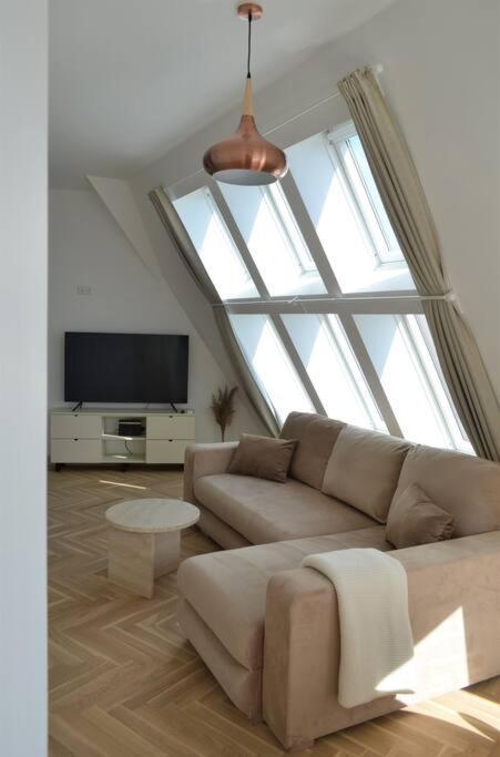 Luxury Apartment With A Balcony And View In Riga Old Town エクステリア 写真
