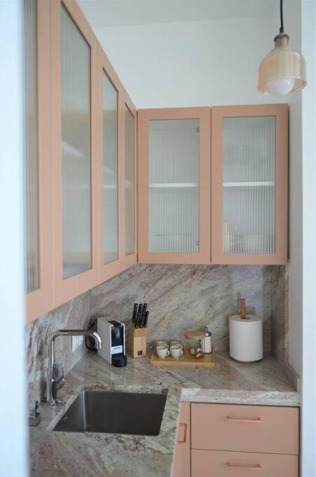 Luxury Apartment With A Balcony And View In Riga Old Town エクステリア 写真