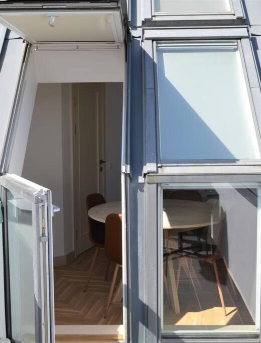 Luxury Apartment With A Balcony And View In Riga Old Town エクステリア 写真
