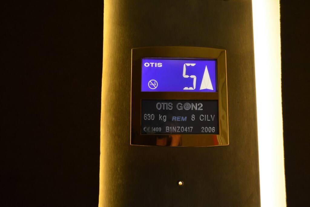 Luxury Apartment With A Balcony And View In Riga Old Town エクステリア 写真