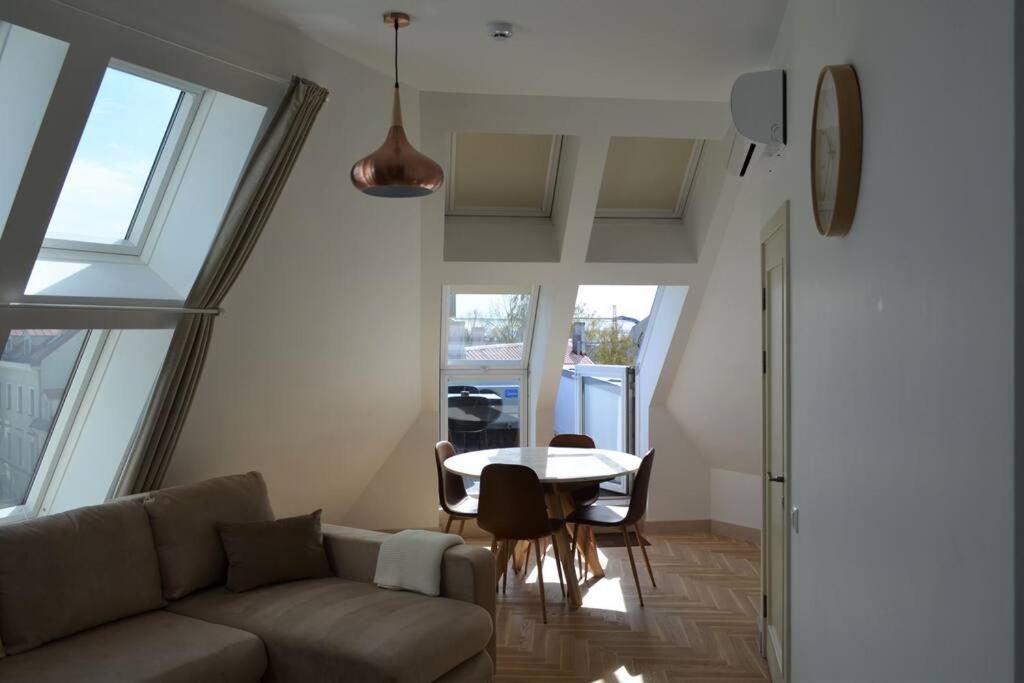 Luxury Apartment With A Balcony And View In Riga Old Town エクステリア 写真