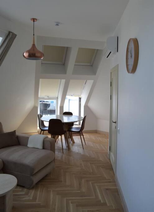 Luxury Apartment With A Balcony And View In Riga Old Town エクステリア 写真