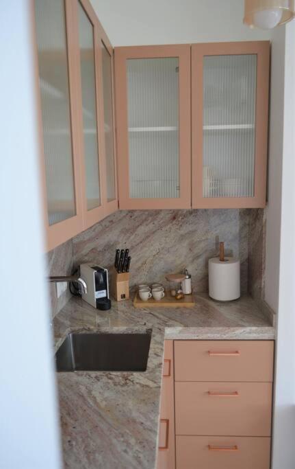 Luxury Apartment With A Balcony And View In Riga Old Town エクステリア 写真