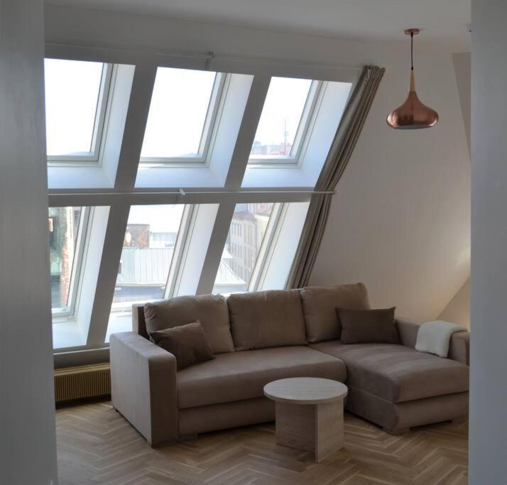 Luxury Apartment With A Balcony And View In Riga Old Town エクステリア 写真