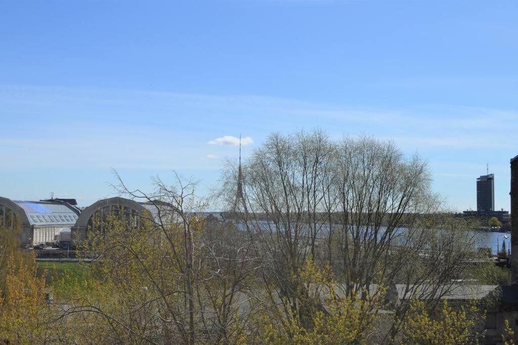 Luxury Apartment With A Balcony And View In Riga Old Town エクステリア 写真