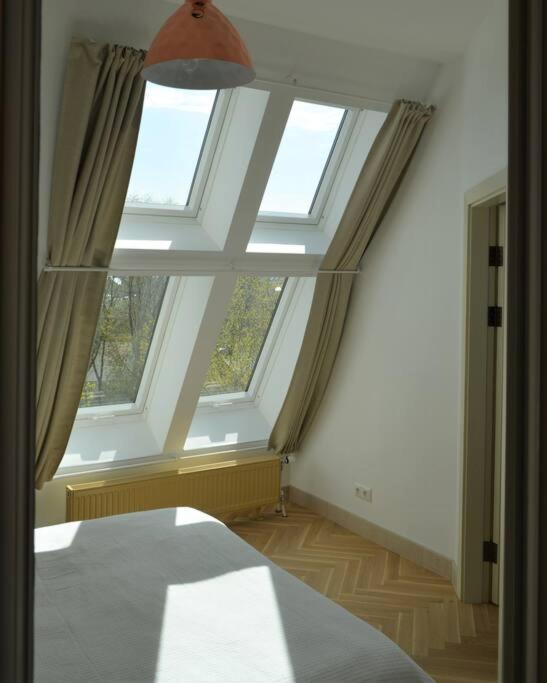 Luxury Apartment With A Balcony And View In Riga Old Town エクステリア 写真